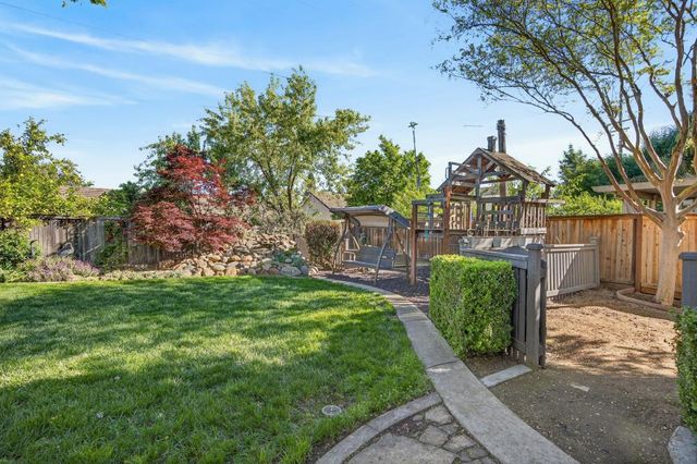8800 Mannington St, Elk Grove, CA 95758
