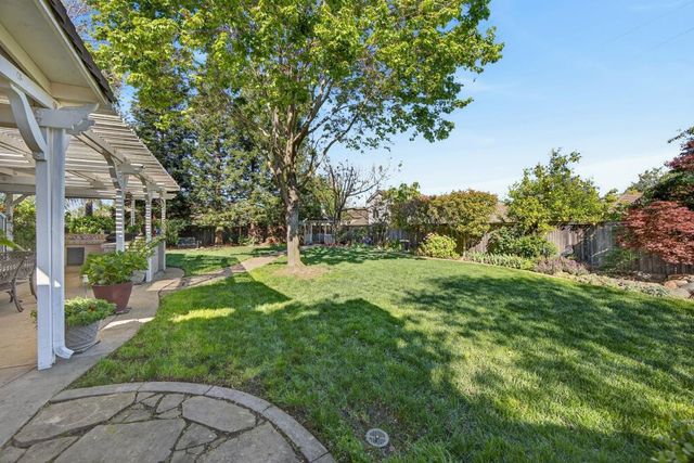 8800 Mannington St, Elk Grove, CA 95758