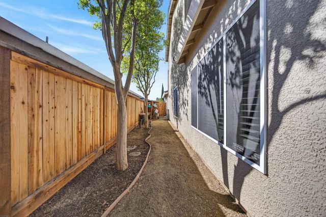 8800 Mannington St, Elk Grove, CA 95758