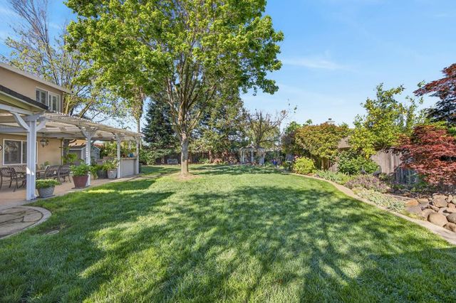 8800 Mannington St, Elk Grove, CA 95758