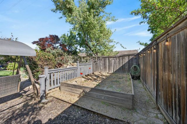 8800 Mannington St, Elk Grove, CA 95758