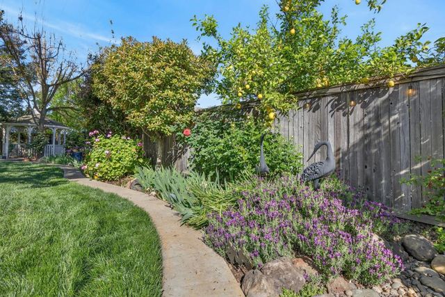 8800 Mannington St, Elk Grove, CA 95758