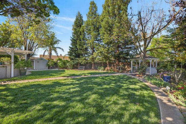 8800 Mannington St, Elk Grove, CA 95758