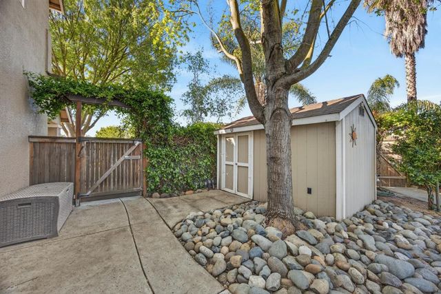 8800 Mannington St, Elk Grove, CA 95758