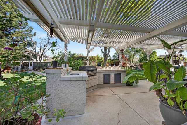 8800 Mannington St, Elk Grove, CA 95758