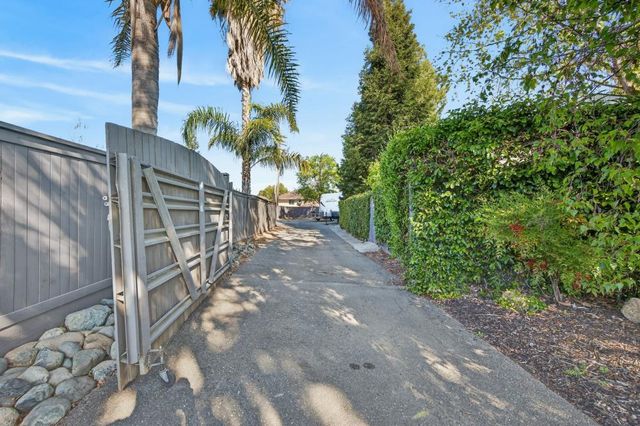 8800 Mannington St, Elk Grove, CA 95758