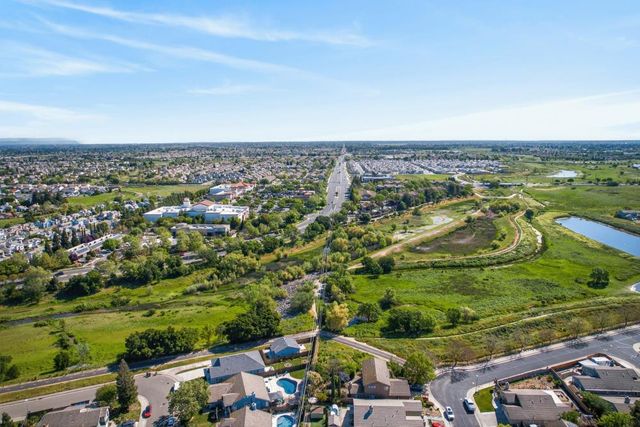 8800 Mannington St, Elk Grove, CA 95758