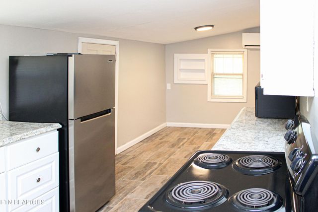 1013 Bell Ave, Lenoir City, TN 37771