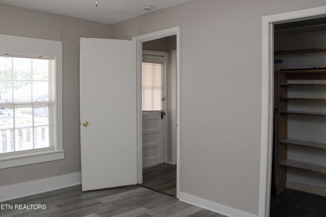 1013 Bell Ave, Lenoir City, TN 37771