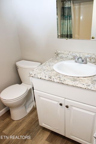 1013 Bell Ave, Lenoir City, TN 37771