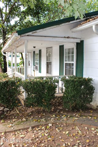 1013 Bell Ave, Lenoir City, TN 37771
