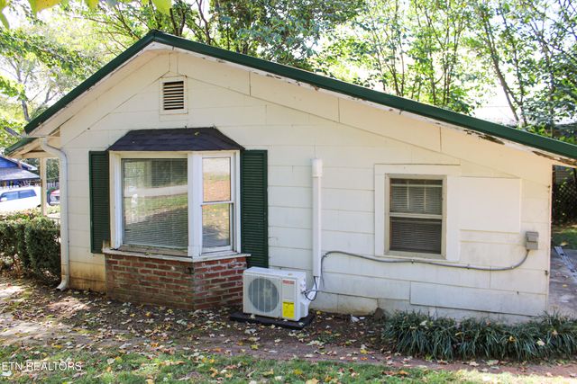 1013 Bell Ave, Lenoir City, TN 37771