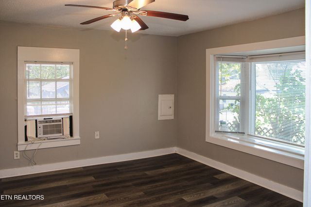 1013 Bell Ave, Lenoir City, TN 37771