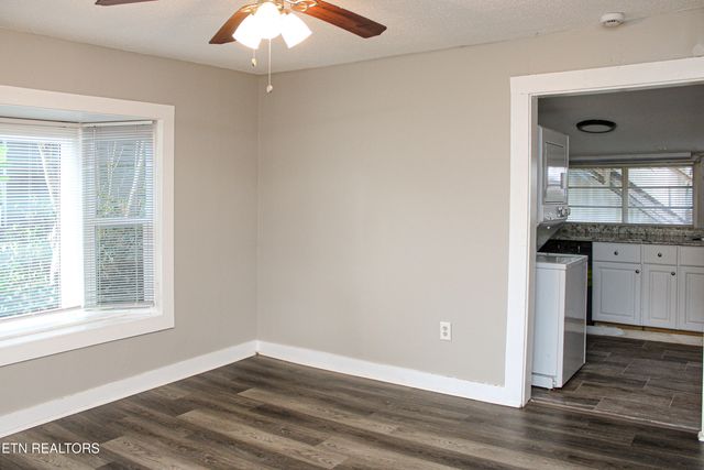 1013 Bell Ave, Lenoir City, TN 37771