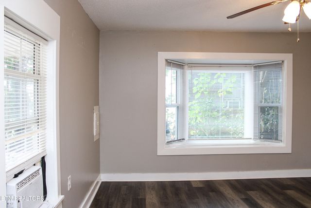 1013 Bell Ave, Lenoir City, TN 37771