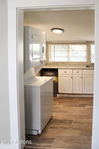 1013 Bell Ave, Lenoir City, TN 37771