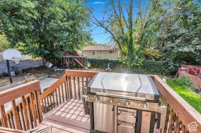 892 E BEAR CANYON RD, Sandy, UT 84094