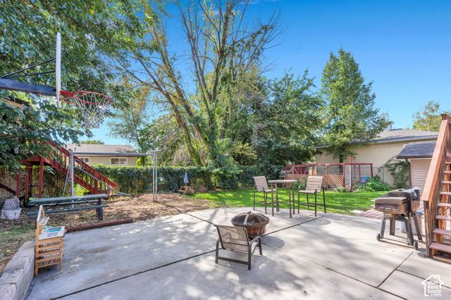 892 E BEAR CANYON RD, Sandy, UT 84094