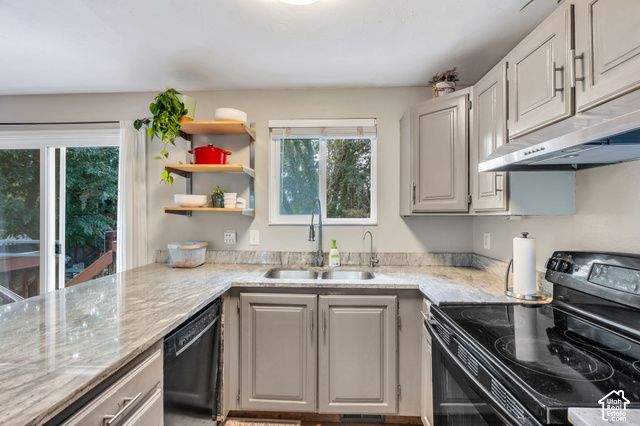 892 E BEAR CANYON RD, Sandy, UT 84094