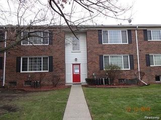 25300 Shiawassee Circle 202, Southfield, MI 48033