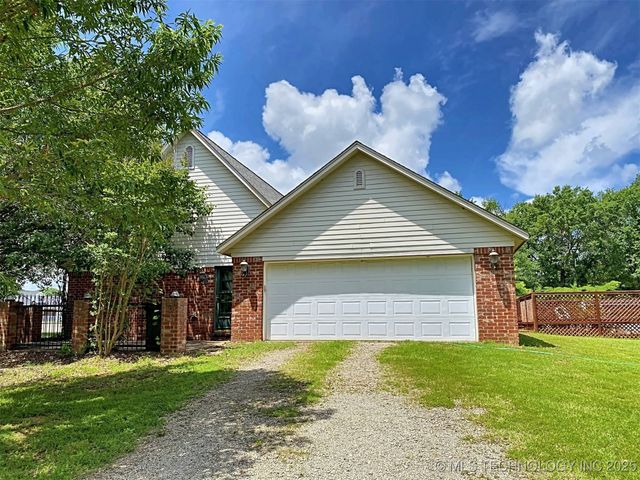 2009 Trailwood Street, Stigler, OK 74462