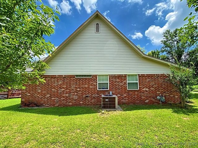 2009 Trailwood Street, Stigler, OK 74462