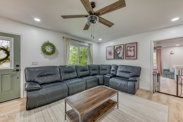 1005 & 1009 Island Road, Blountville, TN 37617