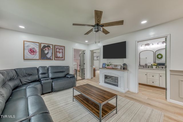 1005 & 1009 Island Road, Blountville, TN 37617