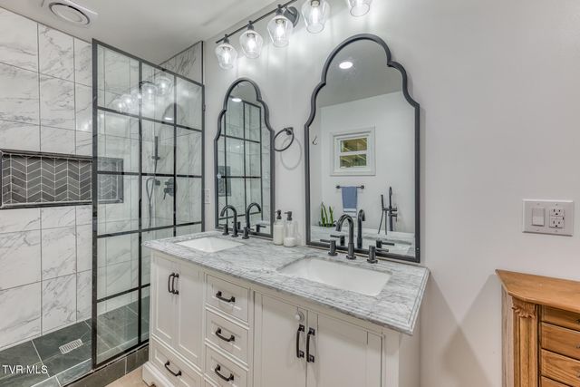 1005 & 1009 Island Road, Blountville, TN 37617