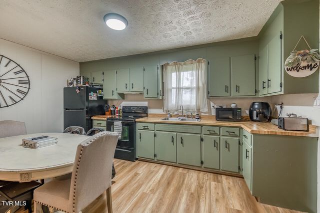 1005 & 1009 Island Road, Blountville, TN 37617