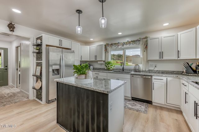 1005 & 1009 Island Road, Blountville, TN 37617