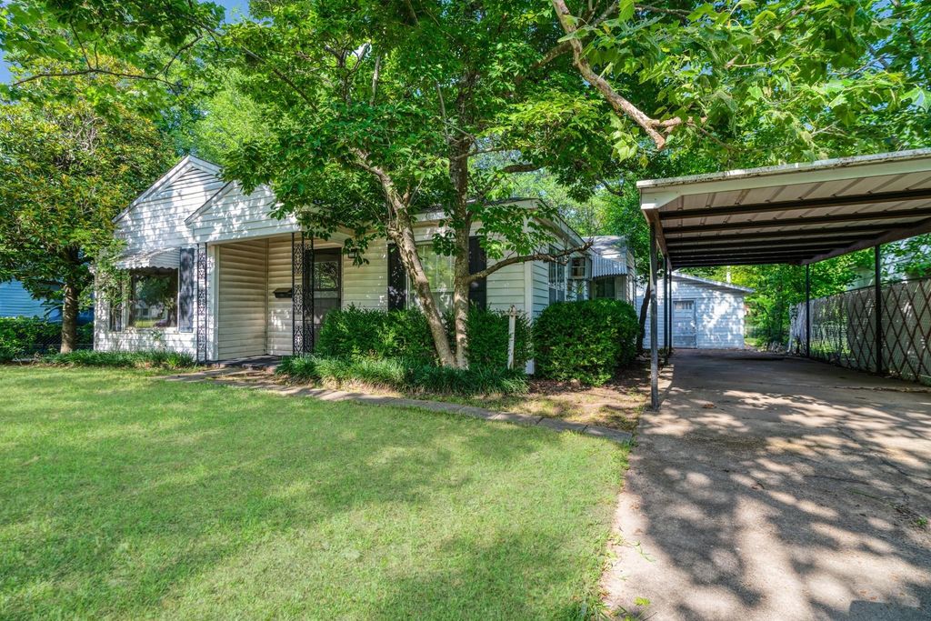 831 17th Street SE, Paris, TX 75460