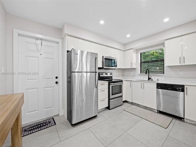 1305 SE 1st St 2, Fort Lauderdale, FL 33301