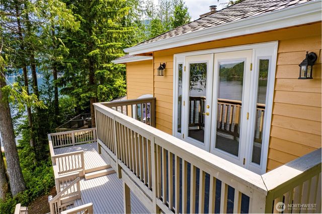 33571 Cliff Road, Mount Vernon, WA 98274