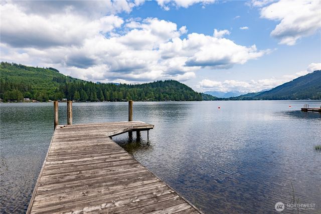 33571 Cliff Road, Mount Vernon, WA 98274