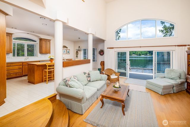 33571 Cliff Road, Mount Vernon, WA 98274