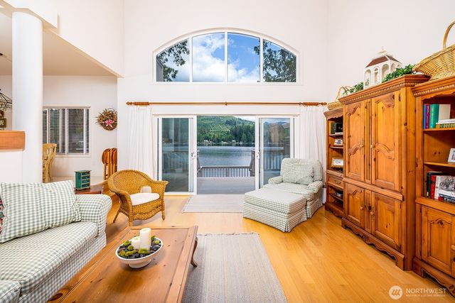 33571 Cliff Road, Mount Vernon, WA 98274