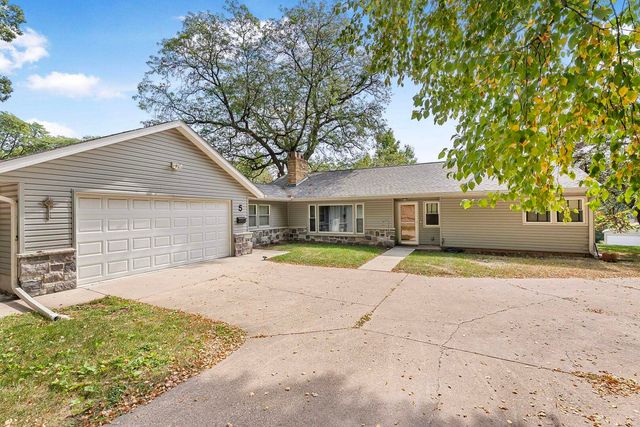 5 Riverview Park Dr Drive, Bettendorf, IA 52722