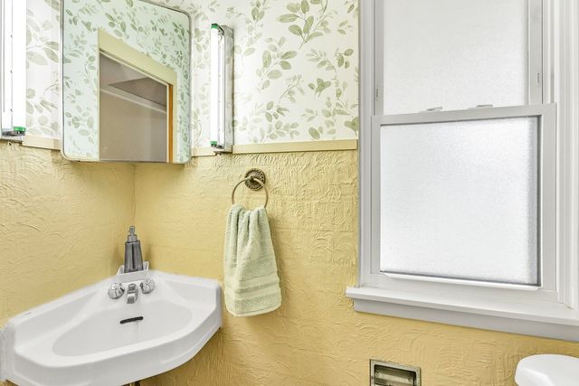 5 Riverview Park Dr Drive, Bettendorf, IA 52722