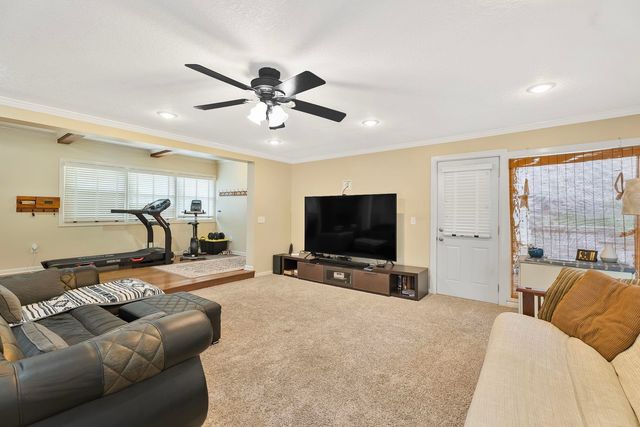 5 Riverview Park Dr Drive, Bettendorf, IA 52722