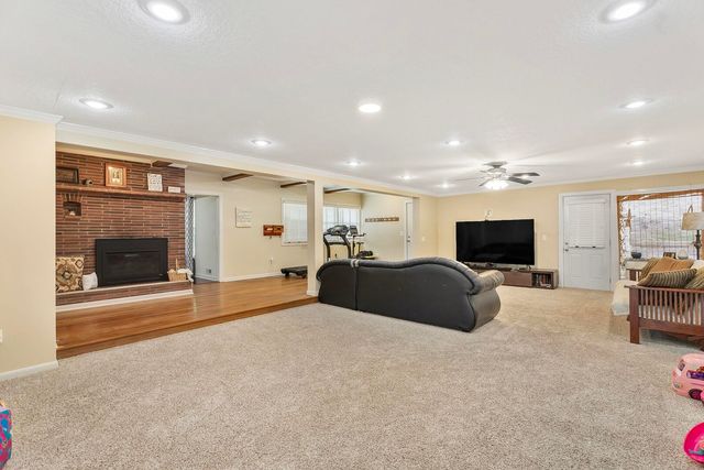 5 Riverview Park Dr Drive, Bettendorf, IA 52722