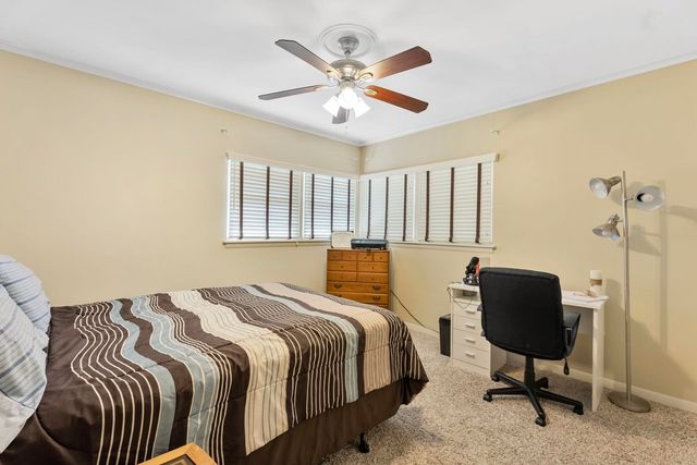 5 Riverview Park Dr Drive, Bettendorf, IA 52722