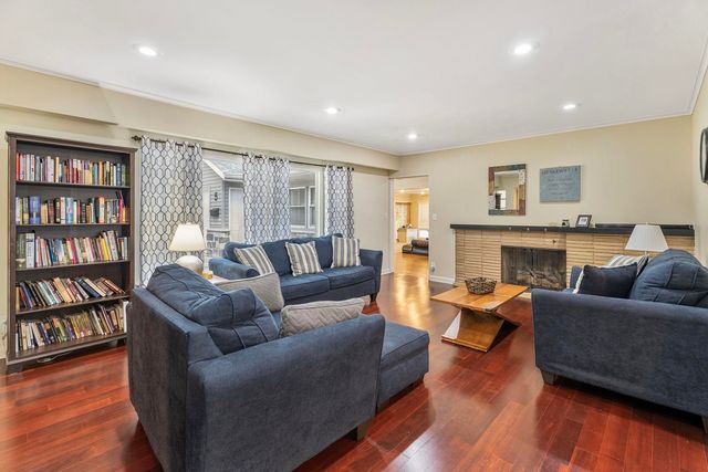 5 Riverview Park Dr Drive, Bettendorf, IA 52722