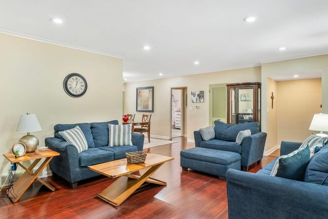 5 Riverview Park Dr Drive, Bettendorf, IA 52722