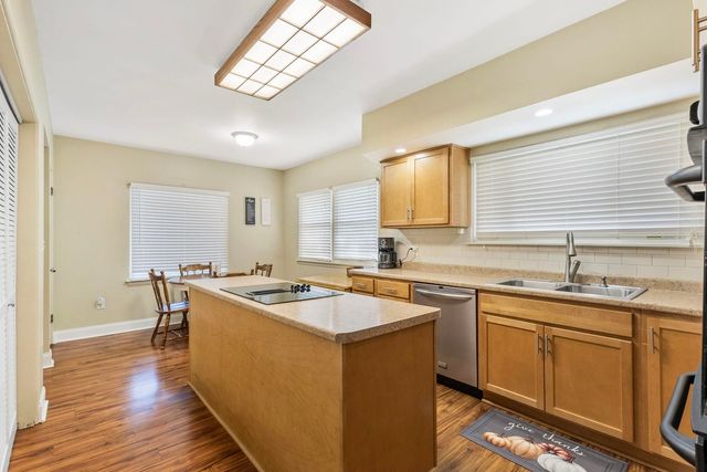 5 Riverview Park Dr Drive, Bettendorf, IA 52722