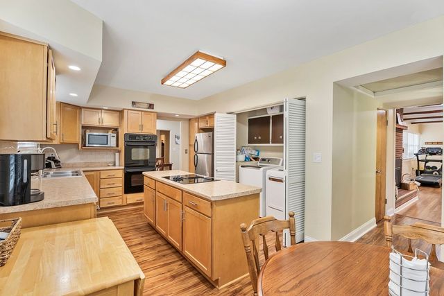 5 Riverview Park Dr Drive, Bettendorf, IA 52722