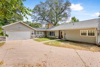 5 Riverview Park Dr Drive, Bettendorf, IA 52722