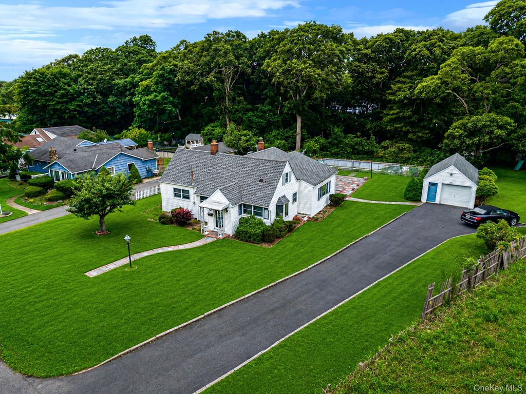 1 E Jackwill Road, East Patchogue, NY 11772 — exterior