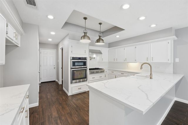 2927 S Blue Meadow Circle, Sugar Land, TX 77479