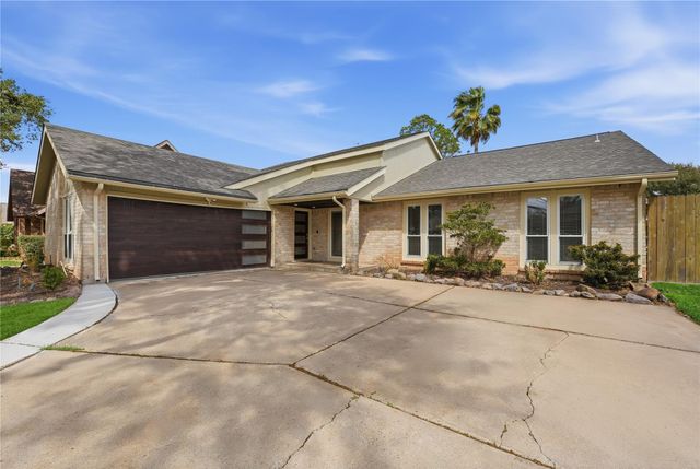 2927 S Blue Meadow Circle, Sugar Land, TX 77479